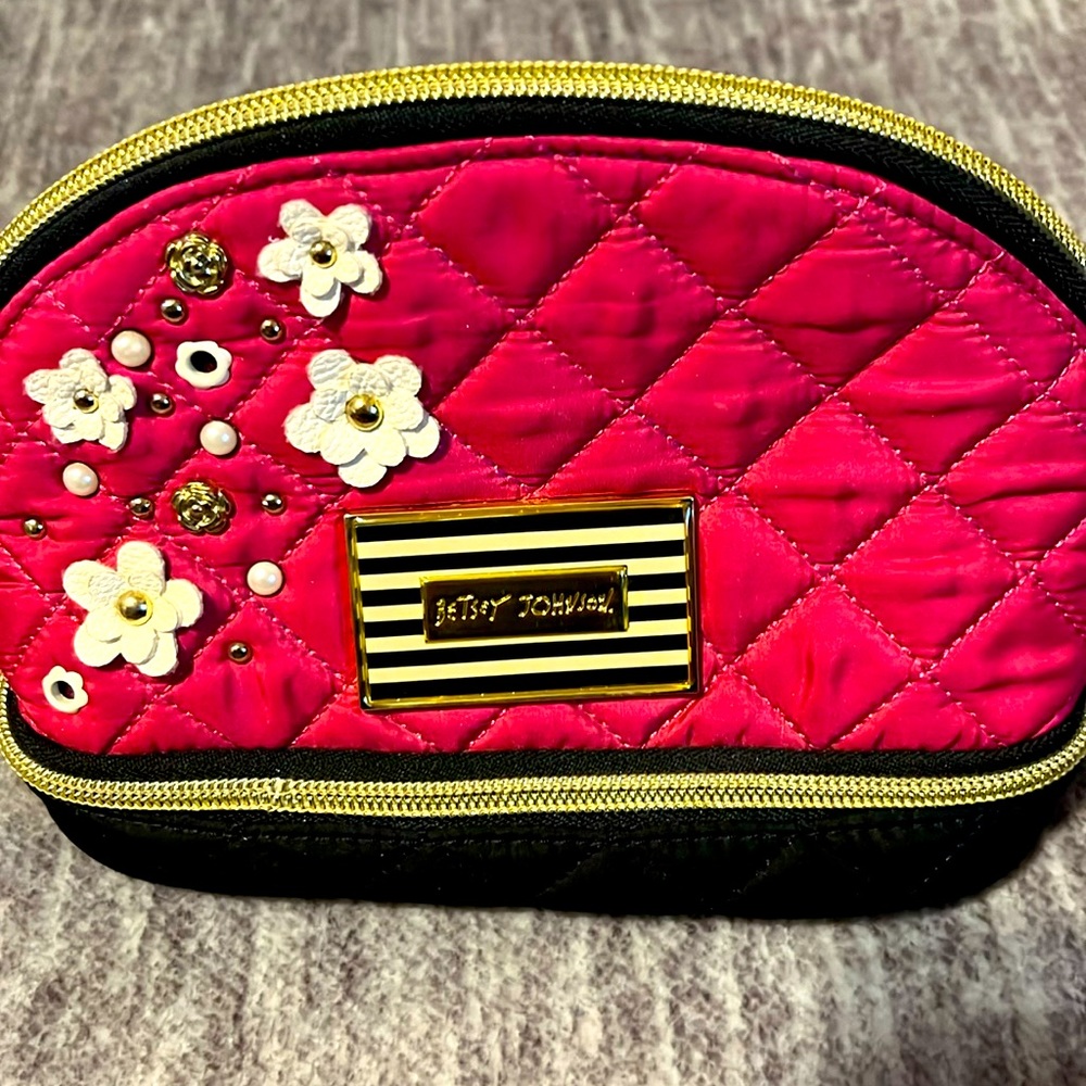 Betsy Johnson makeup/carryall bag, in great condition 8x5